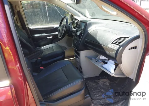 2016 Chrysler Town & Country Touring z USA, uszkodzony, nr VIN 2C4RC1BG3GR197986